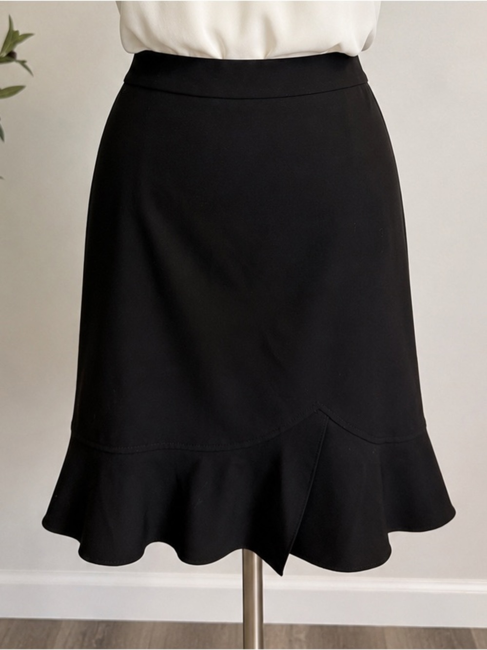 NWT TAHARI Arthur S. Levine Black Ruffle Hem Skirt Size 16